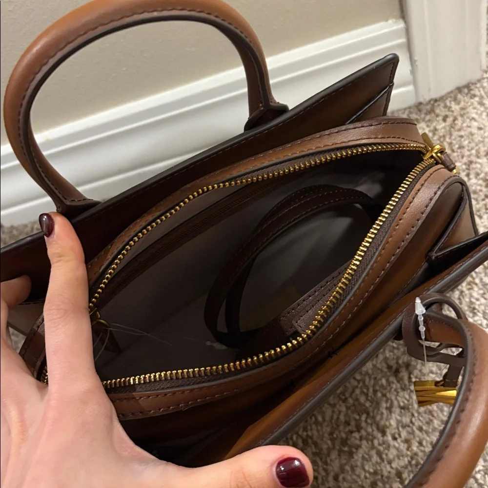 ✨NWT~Michael Kors Laila Crossbody✨ - Picture 6 of 8